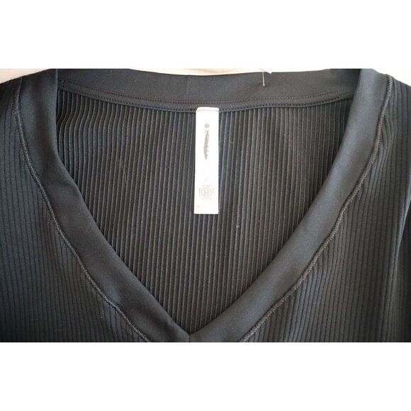 Athleta 981530-00 Women's Sz M Black Renew V-Neck Long Sleeve Ribbed Top - Picture 4 of 4